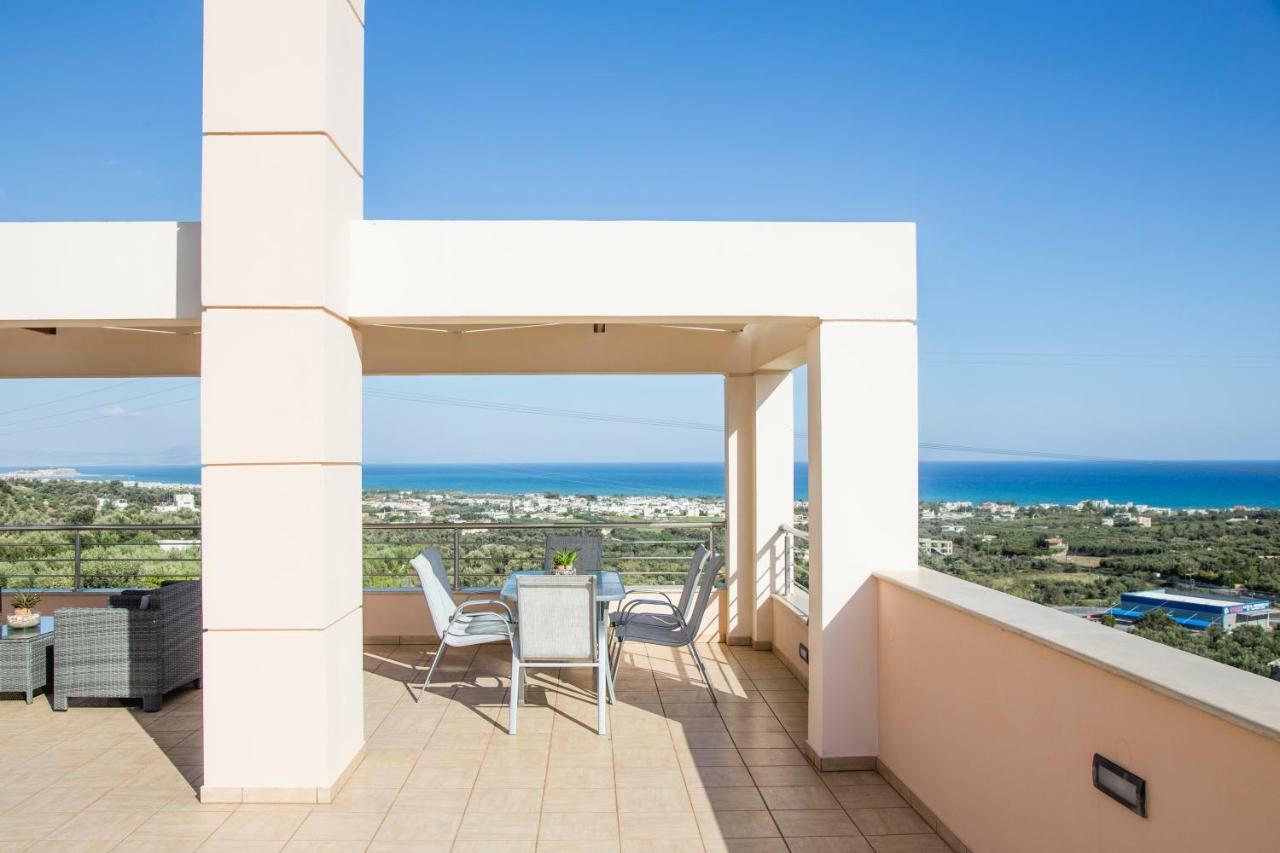 Villa Saint George Maroulás